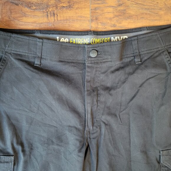 LEE Performance Extreme Comfort MVP Straight Fit Black Cargo Pants sz 38x30 EUC - Picture 3 of 8